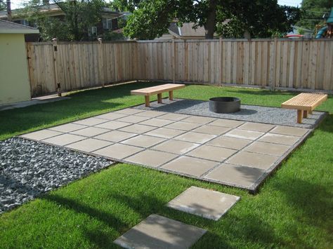 Circular Paver Patio - love this idea for a small but useful patio. Description from pinterest.com. I searched for this on bing.com/images Design Per Patio, Easy Patio, Pavers Backyard, Diy Backyard Patio, Patio Pavers Design, Concrete Patios, Cheap Patio, Garden Paving, Patio Flooring