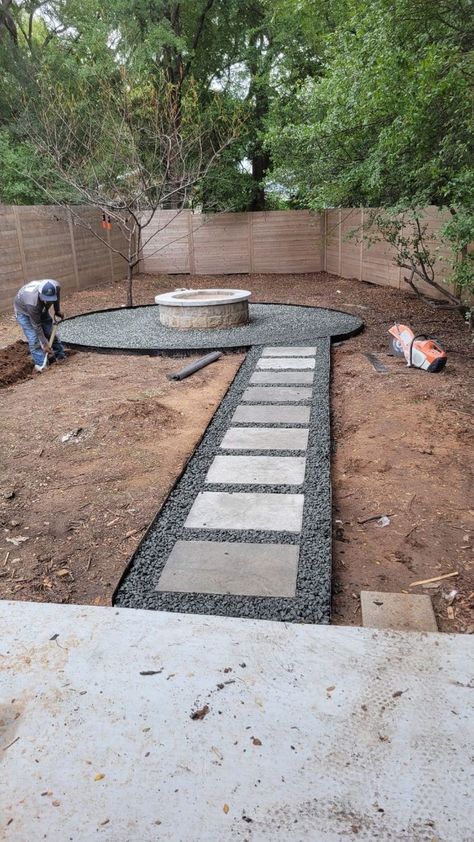 Black star gravel & charcoal leuder  pathway  firepit with  seating area in Austin TX Black Star Gravel, Deck Piscina, Beautiful Landscaping, Diy Backyard Patio, Underneath Hair, Fire Pit Landscaping, Outdoor Paradise, Backyard Renovations, Backyard Remodel