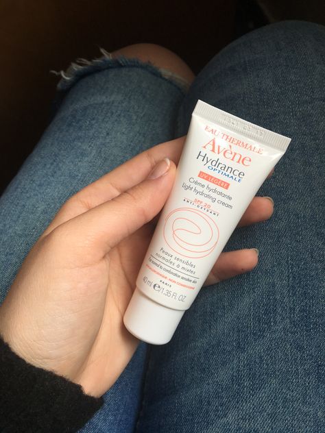 Avene Hydrance Optimale Light Hydrating Cream  Price: €15 It's not ideally bad, but I would probably not purchase it again. It's not the hydration I am looking for and it goes into the skin very fast so you have to be quick with the application. 2,5/5 Avene Hydrance, Makeup Wishlist, I Am Looking, Hydrating Cream, Beauty Room, The Skin, Care Routine, Invitation Card, Skincare Products