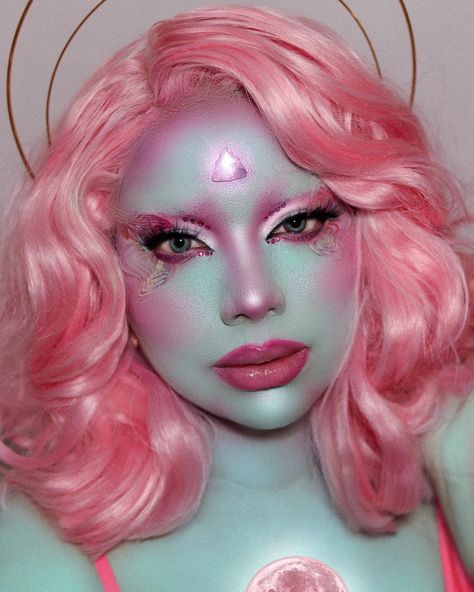 Arleen Martinez 🇩🇴 on Instagram: ““Planet Her” my second Halloween look, i wanted to post it yesterday but y’all already know what was happening with IG. Up: @dojacat “need…” Alien Aethestic, Diy Alien Costume Women Makeup Ideas, Out Of This World Makeup, Alien Rave Makeup, Pretty Alien Makeup, Retro Alien Makeup, Alien Makeup Aesthetic, Planet Her Makeup, Pin Up Alien