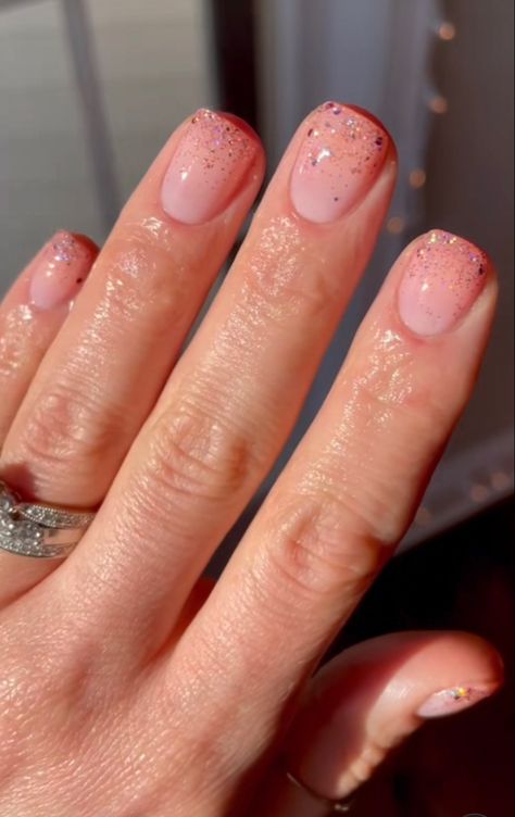 Nails For Nye, Holiday Manicure Ideas, Clear Glitter Nails, Glitter Gradient Nails, Nailart Glitter, Holiday Manicure, Nye Nails, Glitter Tip Nails, Natural Gel Nails