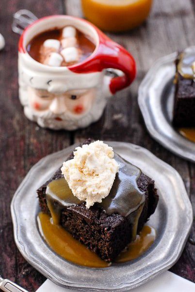 Gingerbread Cake with Homemade Butter Rum Toffee Sauce! Rich flavors in an easy cake recipe perfect for the holidays. The boozy rum sauce will be a favorite in everthing! #cake #gingerbread #toffeesauce #butterrum #glutenfree #Christmas via @boulderlocavo Rum Sauce, Butter Rum, Toffee Sauce, Thanksgiving Food Desserts, Gingerbread Recipe, Gingerbread Cake, Homemade Butter, Cool Mom, Seasonal Food