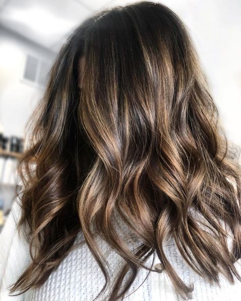 MARINA 🧿 PA BALAYAGE on Instagram: “Lived in color is my jam 🙌🏼 ⁣ .⁣ Teasylights with @redken Flashlift Bonder Inside⁣ Melted with @redken ShadesEQ cream at the root and gloss…” Caramel Root Melt, Teasylights Brunette, Brunette Root Melt, Root Melt Brunette, Root Melt Balayage, Root Melt Brunette To Blonde, Color Melting Hair, Brunette Roots, Lived In Color