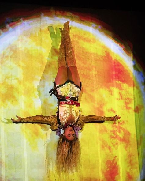 #Beyonce performed #6Inch last night while hanging upside down #FORMATIONWorldTour #NewJersey 👑 Vids ➡️ 6 Inch Beyonce, Beyonce Formation Tour, Beyonce Beyhive, Beyonce Flawless, Formation Tour, The Formation World Tour, Formation World Tour, Queen Bee Beyonce, Concert Stage Design