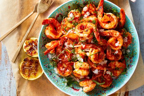 Chilli prawns Prawn Starters, Prawns Recipe, Chilli Prawns, Prawn Recipes, Garden Recipes, Homes And Gardens, Looks Yummy, Seafood Dishes, Save Food