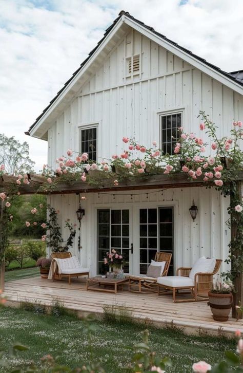 Love a cute and charming rustic aesthetic? Check out our favorite farmhouse patio ideas to help you achieve the perfect look!rn #modernfarmhouseexterior Country Patio Farmhouse Style Outdoor Spaces, Farmhouse Patio Ideas, Camper House, Relaxing Patio, Farmhouse Patio, Rustic Aesthetic, Porch Design, Farmhouse Exterior, Yard Design