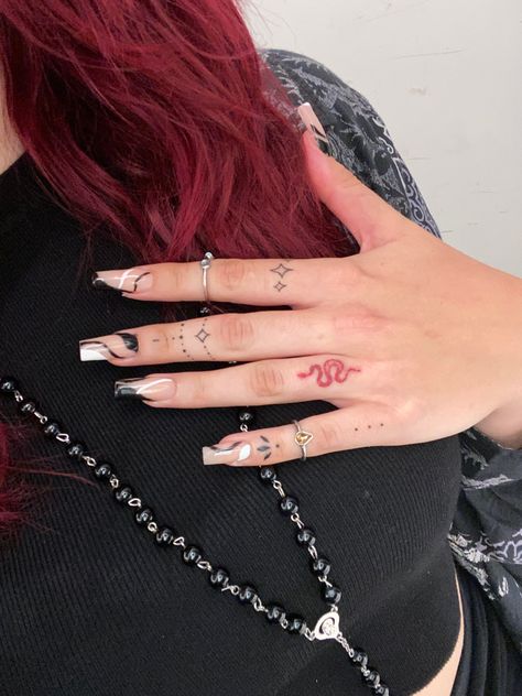 Red Snake Hand Tattoo, Red Snake Finger Tattoo, Red Finger Tattoos For Women, Red And Black Finger Tattoo, Medium Leg Tattoos Women, Swirl Hand Tattoo, Snake Finger Tattoos For Women, Simple Feet Tattoos, Finger Tattoos Snake