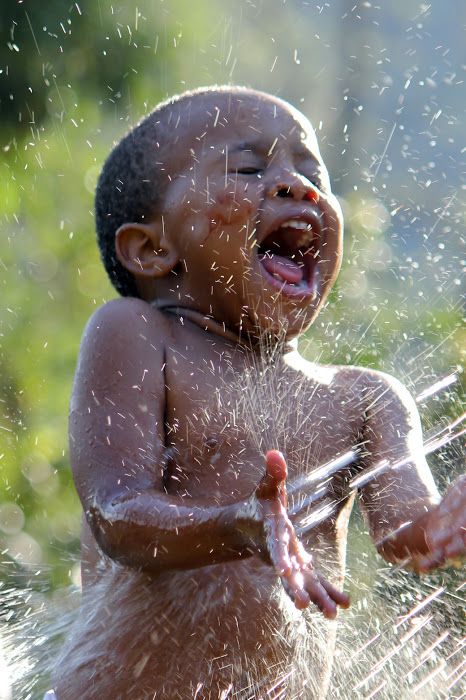 Utter Joy It's Raining, Jolie Photo, People Of The World, 인물 사진, Happy People, Image Photography, Happy Kids, His Hands, Children Photography