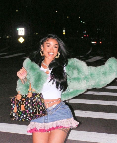 Fur Coat Outfit, India Love, August 27, Streetwear Fashion Women, How To Pose, Lookbook Outfits, Club Outfits, Streetwear Outfit