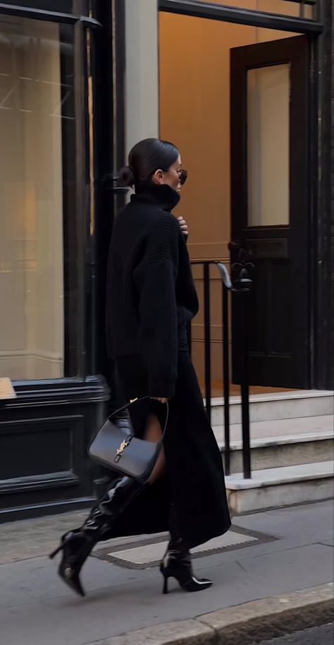 Neutral Edgy Outfits, Cold Winter Outfits Aesthetic Classy, Black Outfit Women, Florence Winter, Pr Job, Casual Chic Aesthetic, Nyfw 2024, Ivona Zupet, Old Money Winter