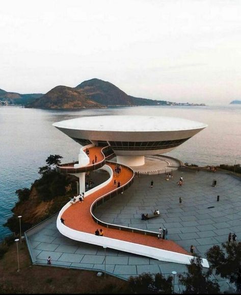 Niterói Contemporary Art Museum, Oscar Niemeyer, 1996 Oscar Niemeyer Architecture, Contemporary Art Museum, Brutalist Design, Contemporary Hotel, Concrete Building, Oscar Niemeyer, Brutalist Architecture, Photos Hd, Brutalism