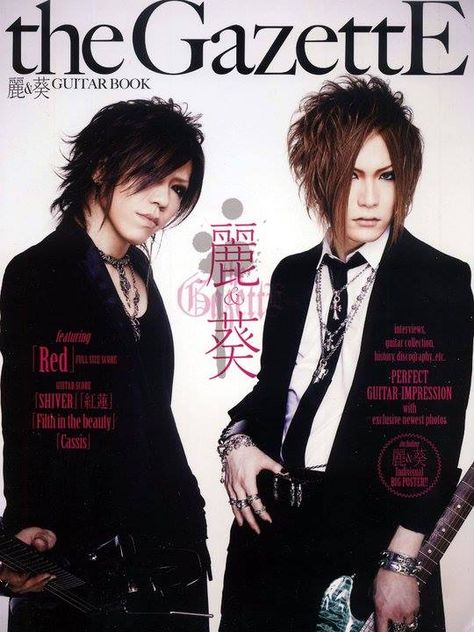 Aoi x Uruha Gyaruo Men Pfp, Aoi And Uruha, Visual Kei Magazine, Gyaruo Men Fashion, The Gazette Band, Vkei Bands, Visual Kei Fashion, Ruki The Gazette, Guitar Boy