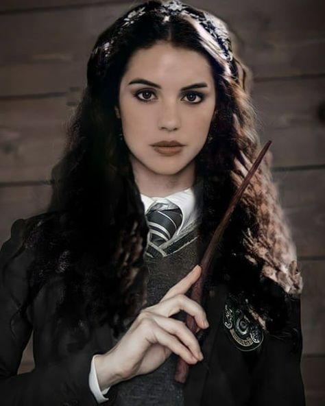 Astoria Malfoy, Slytherin Fashion, Harry Potter Face, Harry Potter Oc, Slytherin Harry Potter, Mary Stuart, Adelaide Kane, Bellatrix Lestrange, Slytherin Aesthetic