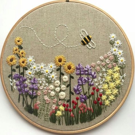 Embroidery Hoop Art Diy, Embroidery Stitches Beginner, Embroidery Stitches Tutorial, Pola Sulam, Hand Embroidery Flowers, Embroidery Patterns Vintage, Embroidery Flowers Pattern, Embroidery Patterns Free, Simple Embroidery