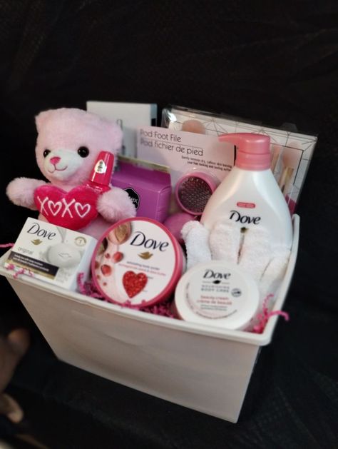 Dove and Love Dove Gift Basket Ideas, 16th Birthday Gifts For Best Friend, Bae Basket, Diy Mother's Day Gift Basket, Love Basket, Pink Gift Basket, Breakup Gift, Shadow Box Gifts, Spa Basket