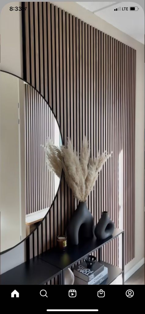 Slat Wall Entry, Round Mirror Living Room, Accent Wall Entryway, Slate Wall, Timber Slats, Home Hall Design, Wood Slat Wall, Living Wall Decor, Salon Suites