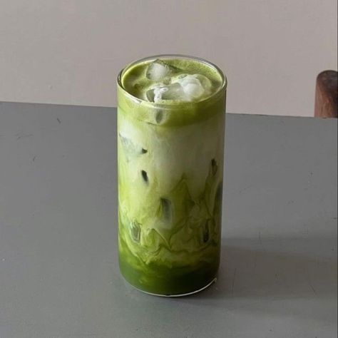 Icons Verde, Matcha Iced Tea, Matcha Cafe, Matcha Drink, Iced Matcha Latte, Iced Matcha, Pretty Drinks, Weird Food, Iced Latte