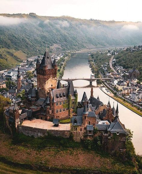 Sims Exterior, Cochem Germany, Alaska Wilderness, Castle City, Castle Medieval, Castle Fortress, Castle Germany, Trip To Germany, Ooga Booga