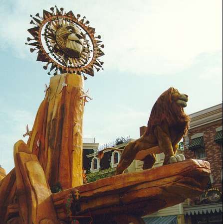 Lion King float from the Lion King parade, Disneyland circa 1994-1997; I was in this parade... Lion King Homecoming Float, Lion King Parade Float Ideas, Lion King Theme, Lion King Jr, White Birds, Disney Things, Disney World Florida, Parade Float, Disneyland California