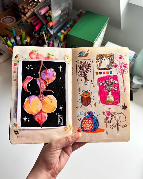 I really like the contrast of the more fine lineart on the right with the bold fruit study on the left. I really like to combine different art supplies and to see what I can do with them ✨ My sketchbook is soon finished and I‘m thinking to do a full sketchbook tour. Would you like that? A new cozy art vlog is also out now in my yt channel. I show you an insight how I create and print my artworks! 💖Saves & Shares are always appreciated💖 #cuteart #smallartist #paintmarkers #acrylmarkers #ske... Croquis, Craft Sketchbook, Sketchbook Spread Inspiration, Art Supplies Aesthetic, Full Sketchbook, Colorful Sketchbook, Welcome To My Sketchbook, Fruit Study, Sketchbook Studies