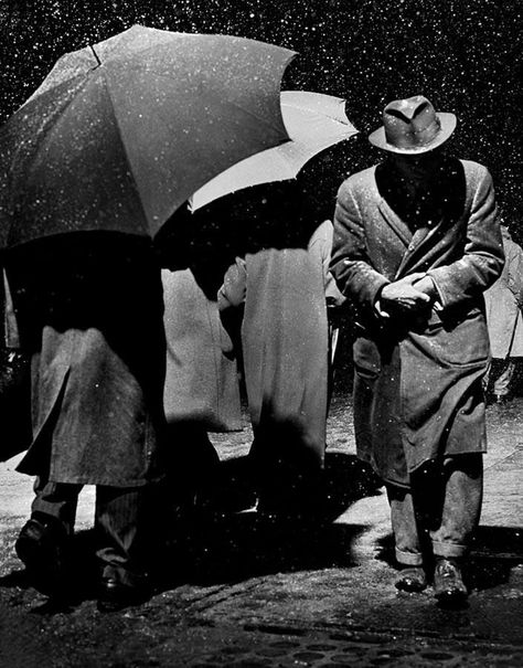 Dennis Stock, Gjon Mili, Under An Umbrella, Cindy Sherman, Today Pictures, Foto Art, Magnum Photos, Black White Photos, 영감을 주는 캐릭터