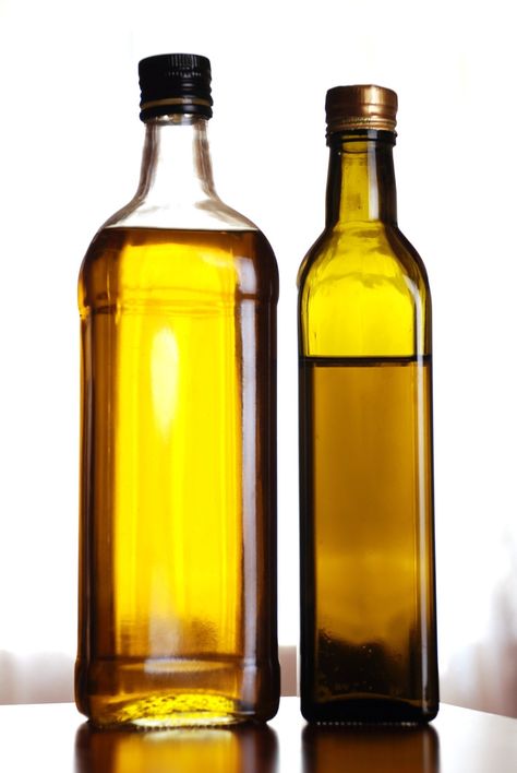 The Best Way to Store Olive Oil Flavored Vinegars, Olive Oil Benefits, Refined Oil, Cooking 101, Cooking Oils, Oil Storage, Dinner Is Served, Kitchen Tips, Cooking Oil