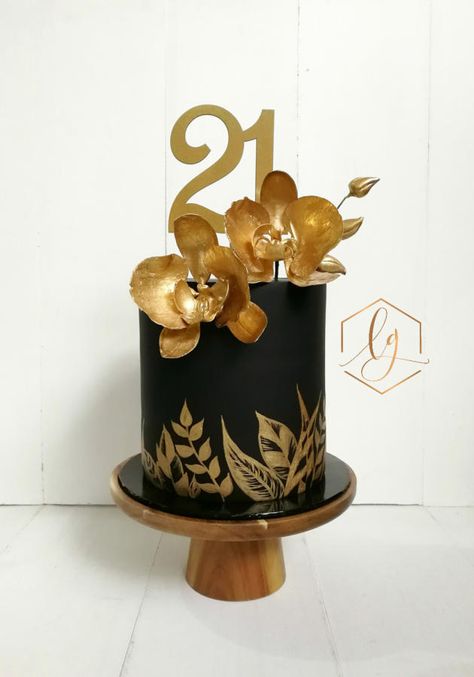 Black & Gold Beauty by Lulu Goh Classy 21st Birthday Cake, Classy 21st Birthday, Black And Gold Birthday Cake, 21st Birthday Cake For Girls, Gold Cakes, 21st Birthday Celebration, Simple Birthday Cake Designs, Double Barrel Cake, Black And Gold Cake