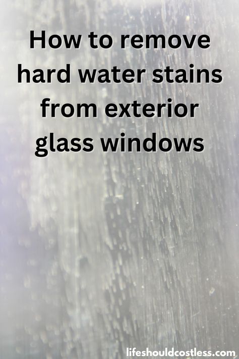 Hard Water Cleaner, Cleaning Outside Windows, Hard Water Remover, Best Window Cleaner, Home Tips And Tricks, Glass Storm Doors, Remove Water Spots, Cleaning Shower Head, Remove Rust Stains