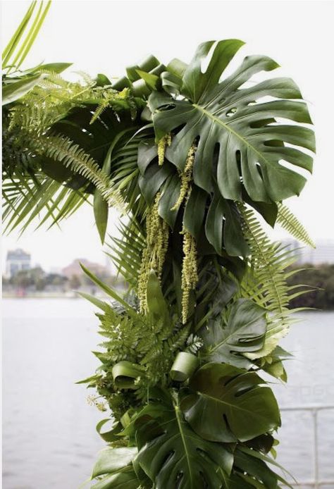 Nautical/beach arch decor. Wedding Party Table Backdrop, Hawaiian Backdrop, Backdrop Flowers, Tropical Wedding Theme, Tropical Wedding Inspiration, Fiesta Tropical, Wedding Arches, Wedding Arbour, Wedding Party Table