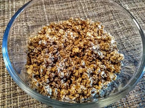 Basic Granola (1 point) Basic Granola Recipe, Basic Granola, Granola Calories, Banana Granola, Smart Points Recipes, Granola Recipe Homemade, Weight Watchers Snacks, Ww Desserts, Yogurt And Granola