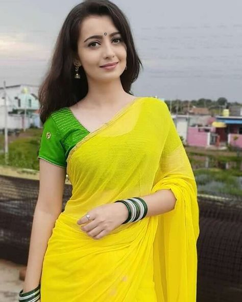 Hindi Serial Actress, Indian Serial Actress, Chahat Pandey, Indian Serial, Serial Actress, Simple Pakistani Dresses, Saree Models, Madhya Pradesh, Beautiful Women Over 40