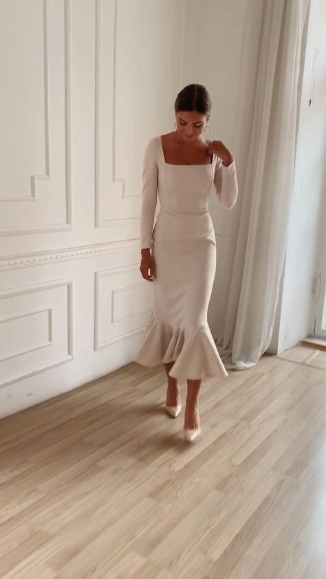 Wedding Day Dresses, Minimalist Wedding Dress, Civil Wedding Dresses, Wedding Dress Guide, Rehearsal Dinner Dresses, Minimalist Wedding Dresses, Dresses Classy, 2022 Wedding, Dress Guide