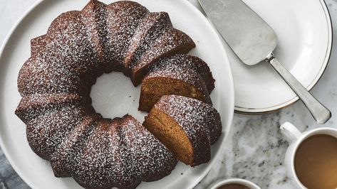 Persimmon Cake Persimmon Cake Recipe, Prune Cake, Bourbon Cake, Persimmon Pudding, Banana Bundt Cake, Banana Bundt, Gingerbread Cake Recipe, Cake Light, Seasonal Desserts