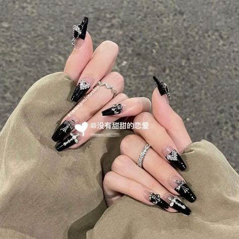 Black ombre nails