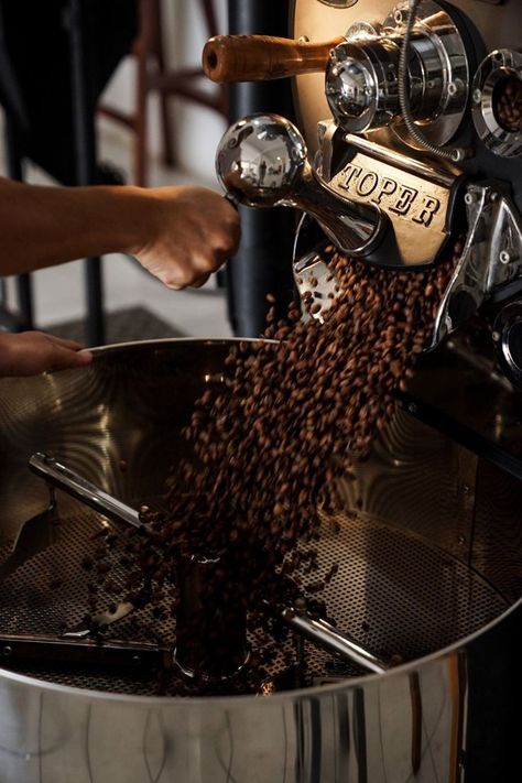 Coffee Beans Photography, Different Kinds Of Coffee, Coffee Process, Coffee Bean Roasters, Coffee Shop Photography, Coffee Board, Coffee Shot, Coffee Roastery, Industrial Coffee