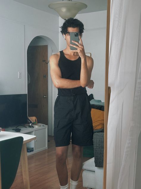 Long Shorts Men, Tiktok Boy Outfits, Aesthetic Tanktop, Inspo Outfit Men, Y2k Guys, Outfit Aesthetic Men, Aesthetic Menswear, Guy Outfits Aesthetic, Street Style Male