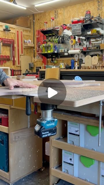 Woodpeckers on Instagram: "The StabilMaxRT Router table is available with or without folding legs. The underside of the table has track clamp slots, allowing you to clamp the router table to the edge of your workbench. Even better, get creative and create an offset shelf that sits 1” below your workbench, and you can mount the StabilMaxRT completely flush! With this setup, you’ve essentially created an extension to your workbench that can be easily installed or removed when not in use.   If you’d like to learn more about the StabilMaxRT or take advantage of the introductory pricing, visit our website at woodpeck.com or click the link in bio.   Tools Used: 1️⃣ StabilMaxRT Router Table System SKU: SMRT  2️⃣ StabilMaxRT Router Table - Table Top ONLY SKU: SMRT-TO  3️⃣ StabilMaxRT Router Table How To Use A Router Table For Beginners, Bench Top Router Table Diy, Table Saw Router Table Combo, T Track Workbench Ideas, Bosch Router Table, Diy Router Table Plans, Woodpecker Tools, Kreg Router Table, Making A Router Table