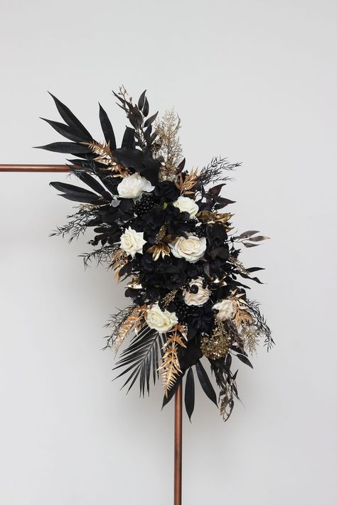 Ivory black gold arch arrangement Halloween wedding Boho - Etsy Polska Arbor Flowers, Gold Wedding Bouquets, Black Wedding Flowers, Faux Flowers Wedding, Arch Arrangement, Gold Wedding Flowers, Dark Wedding Theme, Black Wedding Decorations, Black And White Wedding Theme