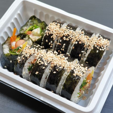 Gimbap Korean Food, Gimbap Recipe, East Asian, Summer Glow, Korean Food, Summer Girls, Room Decor, Cafe, Packaging