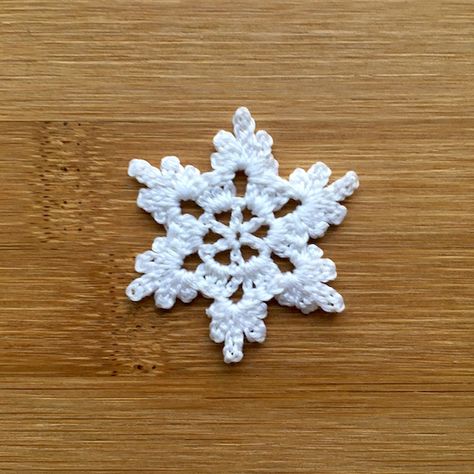 Small and easy crochet snowflakes – Bubanana Easy Snowflake Crochet Pattern, Crochet Snow Flakes Pattern Free Easy, Simple Crochet Snowflake, Crochet Snowflakes Free Patterns Easy, Easy Crochet Snowflakes Free Patterns, Tiny Crochet Christmas Ornaments, Small Crochet Christmas Gifts, Snowflake Crochet Pattern Free, Small Crochet Snowflake Free Pattern