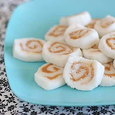 Potato Pinwheel Candy: peanut butter, powdered sugar, potato, and vanilla extract is all you need. Don't let the potato ingredient fool you, these are really good. Potato Pinwheels, Pinwheel Candy, Pinwheels Recipe, Taste And Tell, Potato Candy, Recipe Potato, Pinwheel Cookies, Pinwheel Recipes, Homemade Candy