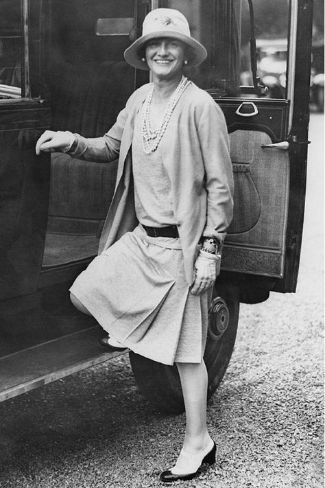 Coco Chanel à Biarritz en 1928 // Coco Chanel in the French seaside resort of Biarritz, 1928 Coco Chanel Birthday, Chanel Birthday, Daphne Guinness, Chanel Quotes, Coco Chanel Quotes, Moda Chanel, Miroslava Duma, Mode Chanel, Jeanne Lanvin