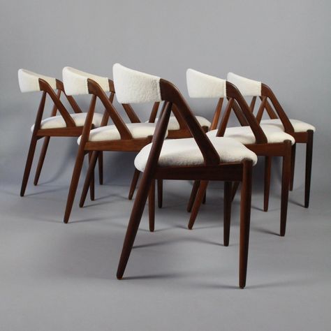 Listed on VNTG.com: Set of 6 'model 31' Dining chairs by Kai Kristiansen for Schou Andersen Møbelfabrik | #vntg #vintage Kai Kristiansen Chair, Walnut Dining Chairs, Kai Kristiansen, Teak Dining Chairs, Teak Chairs, 4 Dining Chairs, Dining Chair Design, Wishbone Chair, Reupholster