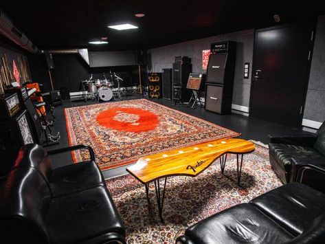 Music Rehearsal Room Design, Rehearsal Space Band, Bonus Room Music Studio, Music Rehearsal Room, Music Jam Room, Jam Room, Band Rehearsal Room, Rehearsal Room Design, Band Practice Room