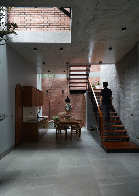 Gallery of Small Brick House / Tung Nguyen Architects - 3 Staircase For Small House, Small Interior House Design, Brick House Interior Ideas, Small House Stairs, Industrial Small House, Small Industrial House, Cozy House Plans, Small Brick House, Small Concrete House