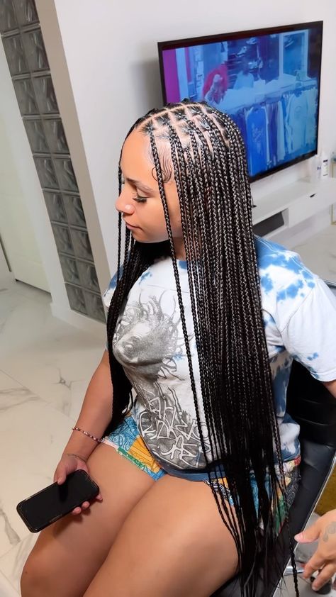 Medium Waste Length Knotless Braids, Small Knotless With Design, Waist Length Small Knotless Braids, Small Box Braids Black Women, Box Braids Knotless Medium, Small Braids With Color, Small To Medium Knotless Braids, Small Buttlength Knotless Braids, Medium Knotless Waist Length Braids