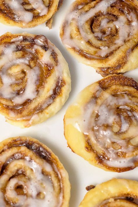 Cinnamon Sugar Pinwheel cookies - The perfect recipe to use up leftover pie crust. They taste just like a cinnamon roll in cookie form! Sugar Cookie Pie Crust, Pie Crust Cinnamon Rolls, Pie Crust With Butter, Leftover Pie Crust, Sugar Pie Crust, Pie Crust Cookies, Premade Pie Crust, Pillsbury Pie Crust, Poptart Recipe