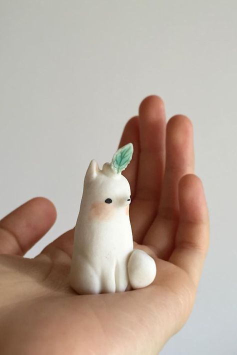 Animal Clay, Fantastic Beast, Fantasy Creature, Clay Diy Projects, Polymer Clay Sculptures, Polymer Clay Animals, Cute Polymer Clay, Clay Figurine, Clay Animals