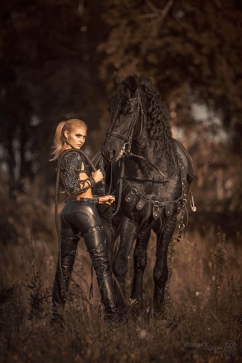 Huntress Cosplay, Fantasy Village, Dark Fantasy Artwork, Dragon Warrior, Wood Elf, Fantasy Photography, Warrior Girl, Fantasy Armor, Black Horse