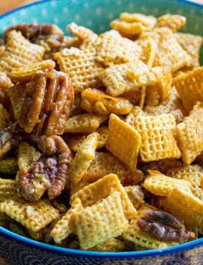 Homemade Chex Mix Recipe, Party Mix Recipe, Homemade Chex Mix, Cereal Mix, Crunch Cereal, Chex Mix Recipes, Party Mix, Holiday Snacks, Chex Mix